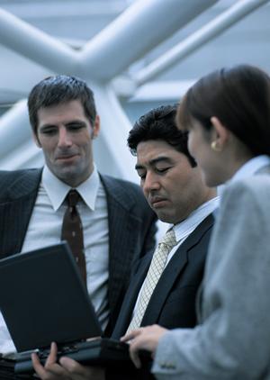 フォーマルシーンに最適なネクタイ選び：デザインと品質で差をつけるコーディネート術