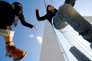 パーティドレスをより華やかにするには